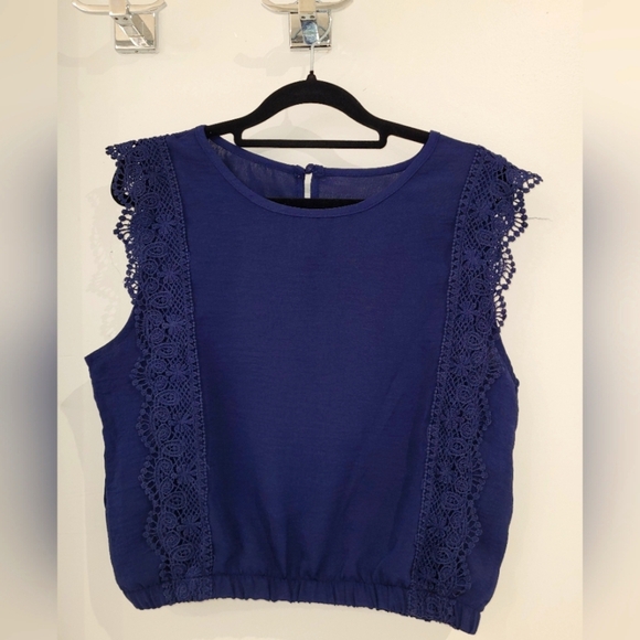 NWOT- 2 Piece Set Pants Set.  Blue Lace Trim Top With Wide Leg Pants-Medium - Picture 2 of 5